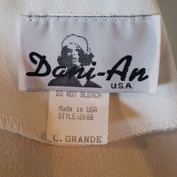 Dani-An USA Lacy Cream Gold Embroidered Stitch Designed Open-faced Jacket - Picture 8 of 9